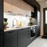 Alvari, Jaeaehdytys, Ilmainen Pysaekoeinti Autohallissa Apartment *