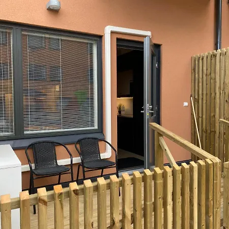 Alvari, Jaeaehdytys, Ilmainen Pysaekoeinti Autohallissa Apartmán *