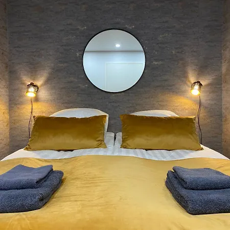 Alvari, Free Parking, Air Conditioning