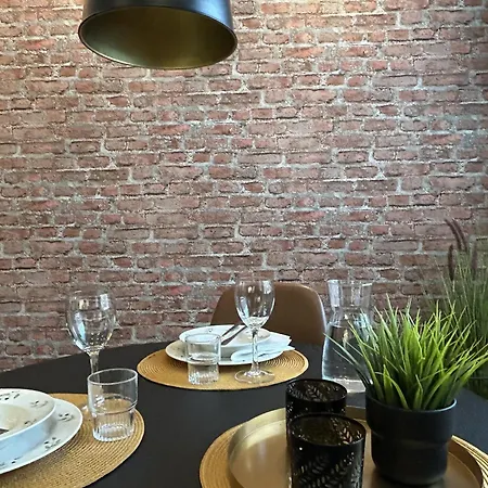 Alvari, Ilmainen Pysaekoeinti Laempimaessae Autohallissa, Free Parking In Warm Garage *