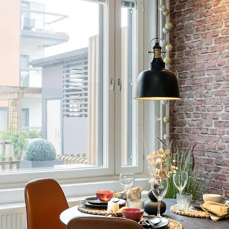 Alvari, Ilmainen Pysaekoeinti Laempimaessae Autohallissa, Free Parking In Warm Garage * クオピオ