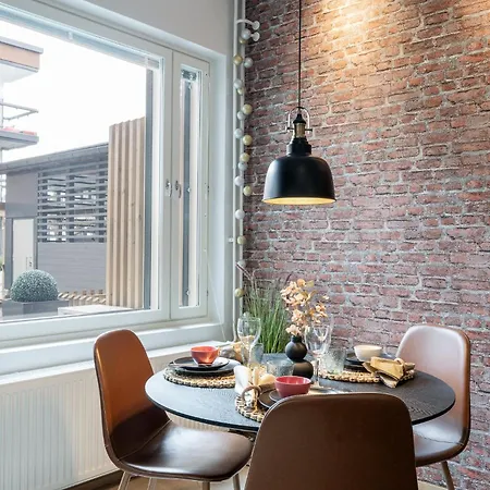 Alvari, Ilmainen Pysaekoeinti Laempimaessae Autohallissa, Free Parking In Warm Garage クオピオ