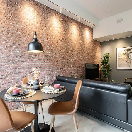 アパート Alvari, Ilmainen Pysaekoeinti Laempimaessae Autohallissa, Free Parking In Warm Garage