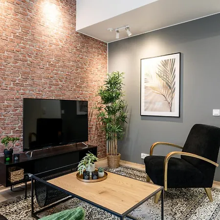 公寓 Alvari, Ilmainen Pysaekoeinti Laempimaessae Autohallissa, Free Parking In Warm Garage 库奥皮奥