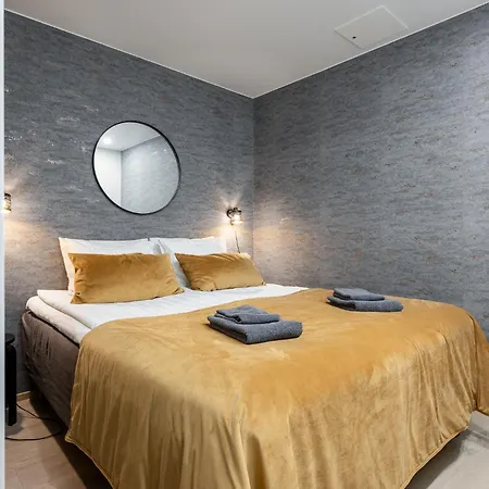 Alvari, Ilmainen Pysaekoeinti Laempimaessae Autohallissa, Free Parking In Warm Garage 库奥皮奥