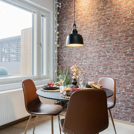 アパート Alvari, Ilmainen Pysaekoeinti Laempimaessae Autohallissa, Free Parking In Warm Garage *