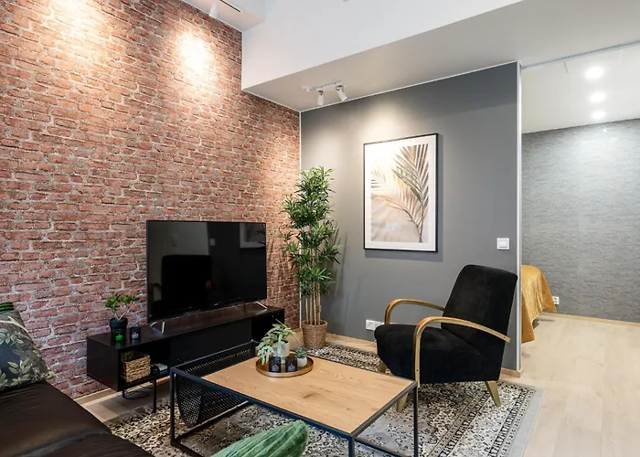 Alvari, Ilmainen Pysaekoeinti Laempimaessae Autohallissa, Free Parking In Warm Garage Διαμέρισμα Κουόπιο